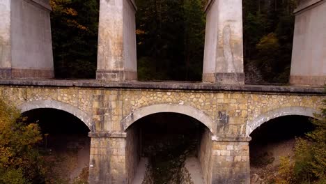 오스트리아의 세메링 철도 (semmering railway) 의 다리 (viaduct)