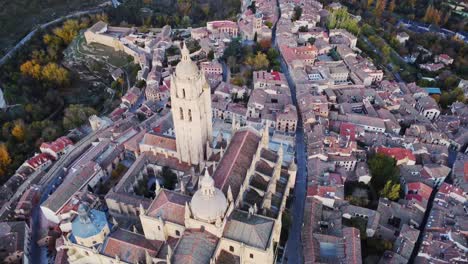 Mittelalterliche-Kathedrale-Mitten-In-Der-Stadt