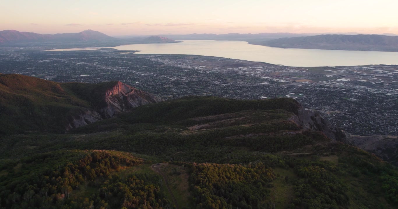 Vista aerea del Lago Utah e della Valle dello Utah dai Monti Timpanogos Wasatch.
