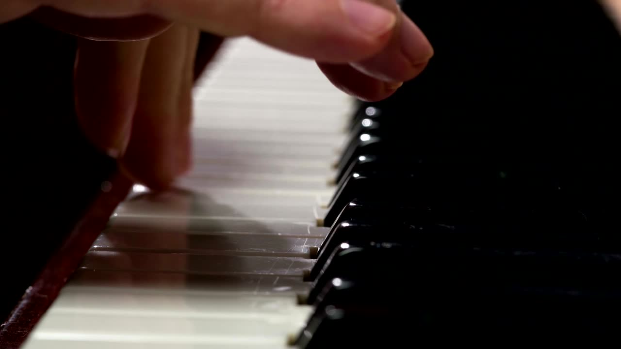 손가락은 천천히 키를 통해 실행