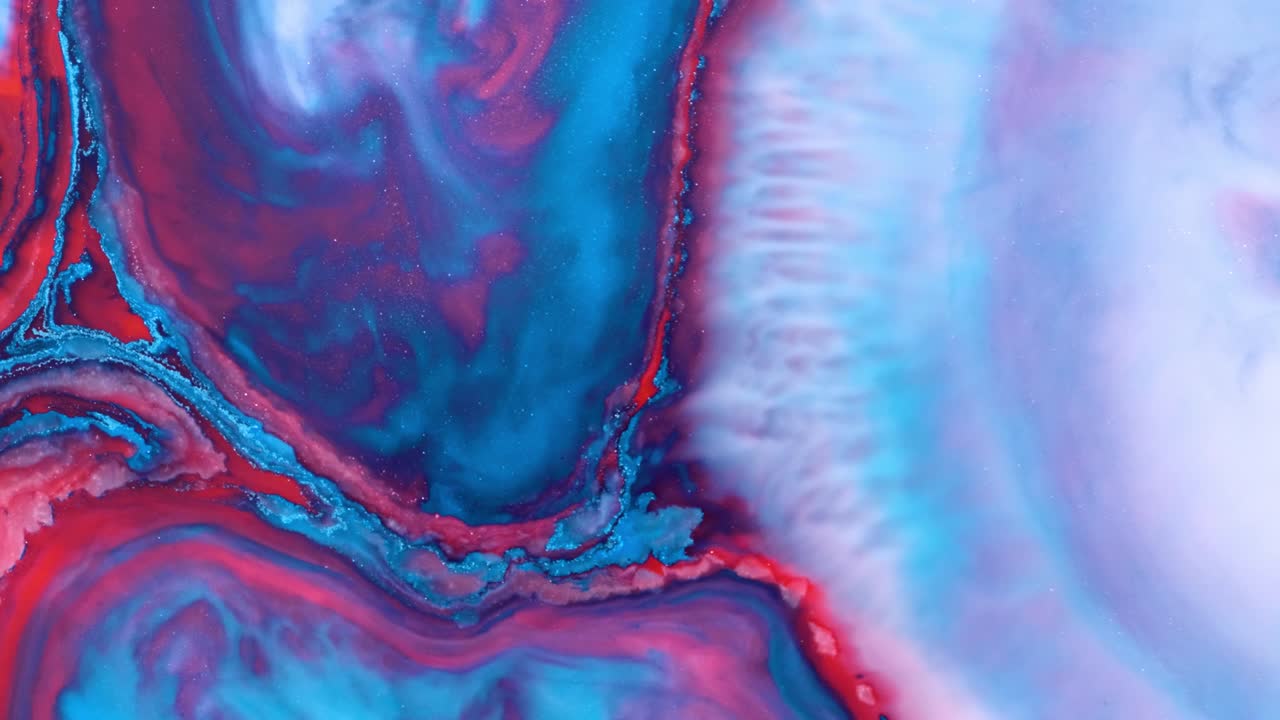 mezclando pinturas acrílicas en líquido.