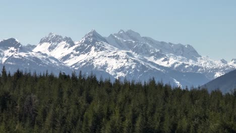 Aerial-drone-shot-of-a-mountain-in-the-Pacific-Northwest