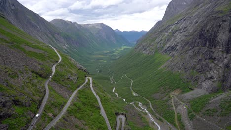 Camino-De-Los-Trolls-Trollstigen-O-Trollstigveien-Sinuosa-Carretera-De-Montaña.