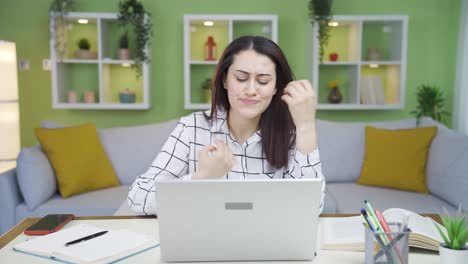 Young-business-woman-receiving-bad-news.