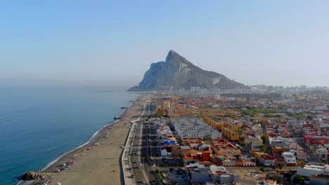 tomada de un avión no tripulado de la magnífica roca de gibraltar