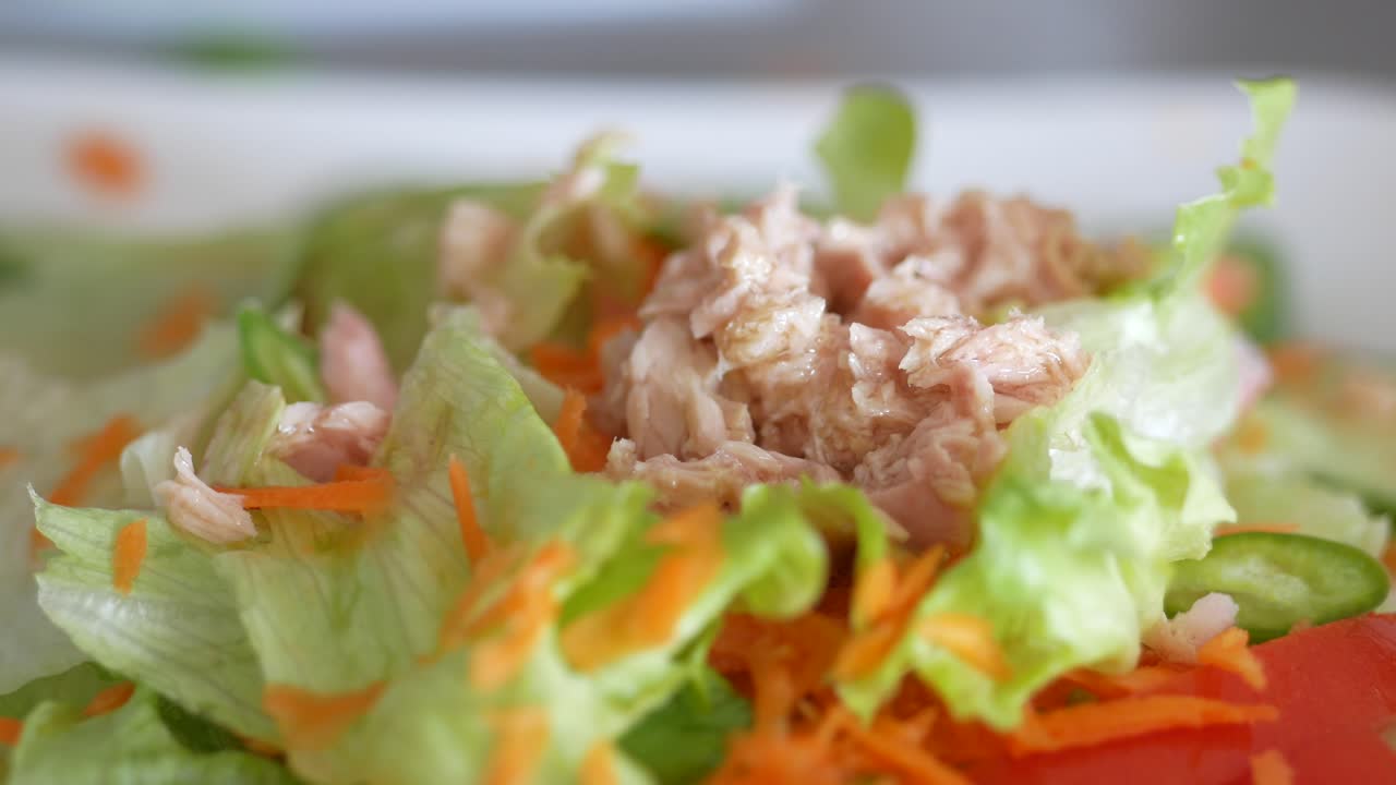 Ensalada de atún con verduras