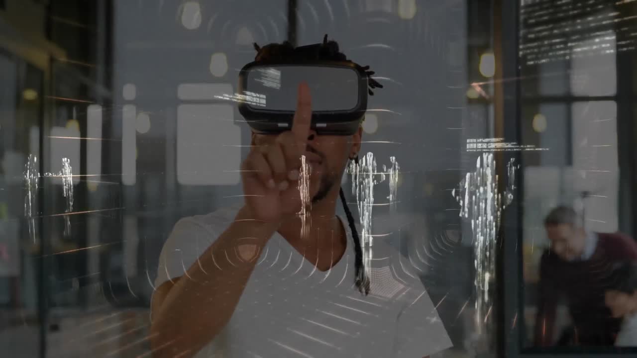 animación del procesamiento de datos sobre el empresario que trabaja en la oficina