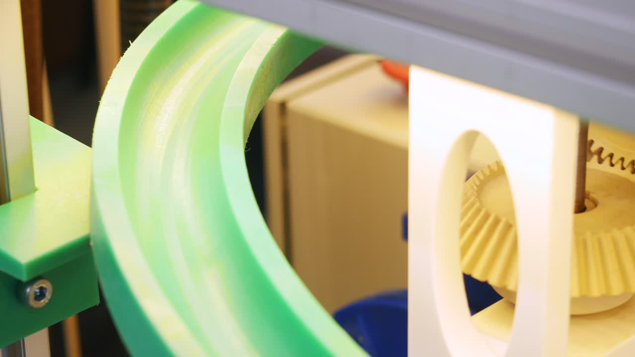 Mechanical Model with Gears and Conveyor