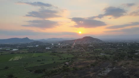 Increíble-Puesta-De-Sol-En-El-Campo-De-México