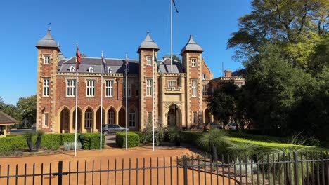 casa del gobierno en perth, australia occidental en un brillante día soleado con cielo azul