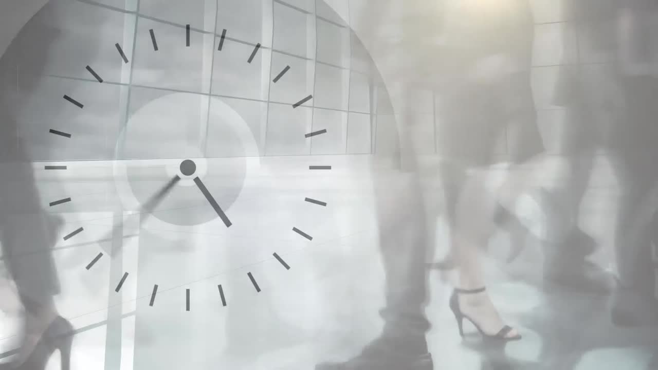 앞면 에 시계 가 있는 사람 들 이 빨리  ⁇ 고 있다