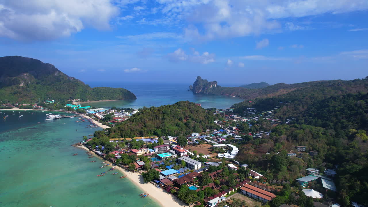 aldea de koh phi phi en la isla principal