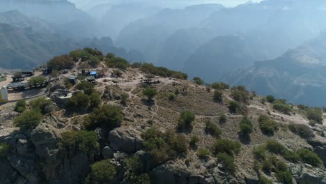 Pull-back-shot-of-the-Urique-Canyon-in-Divisadero,-Copper-Canyon-Region,-Chihuahua