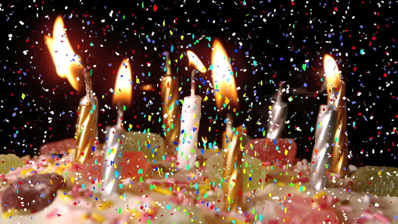 animación de confeti multicolor cayendo sobre pastel de cumpleaños con velas