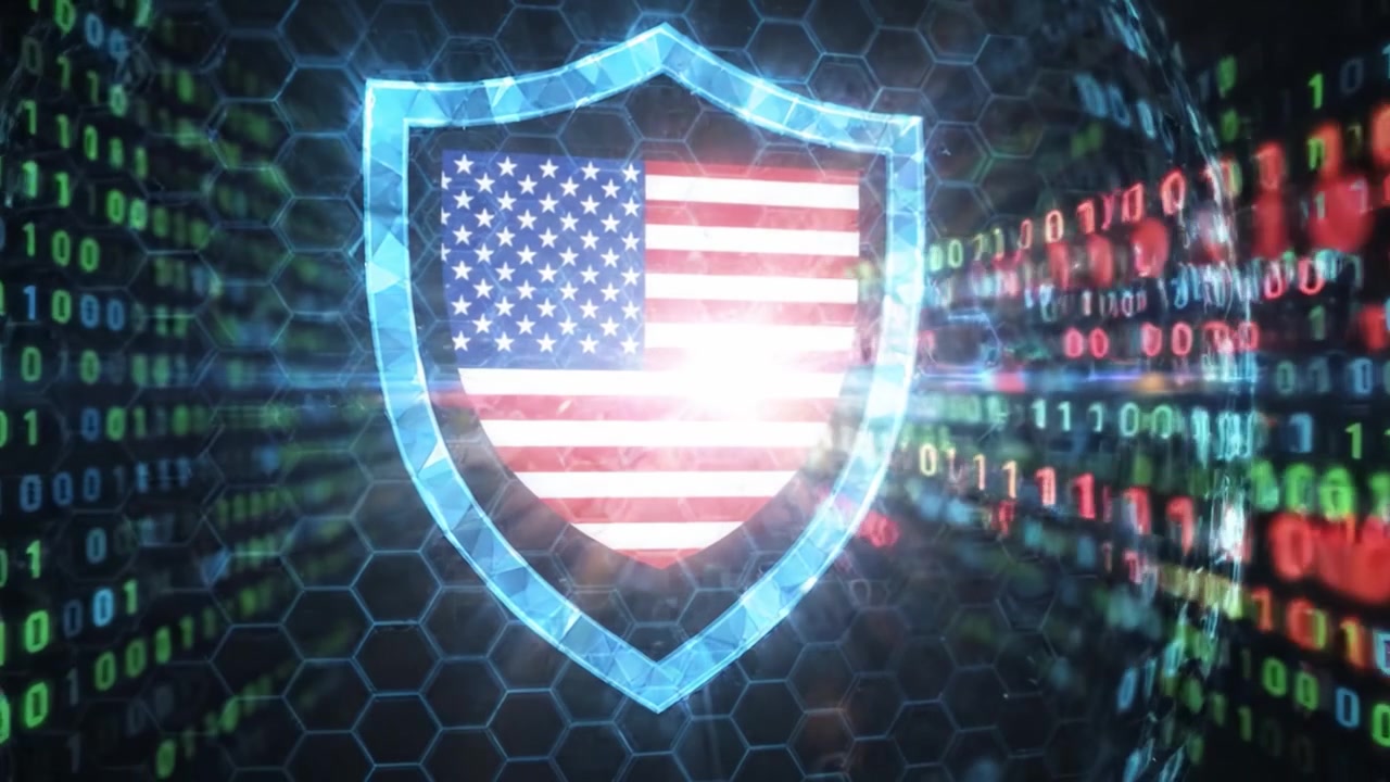 Una coinvolgente rappresentazione visiva della cybersecurity con uno scudo stilizzato con la bandiera americana su uno sfondo di codice binario ed effetti tipo Matrix.