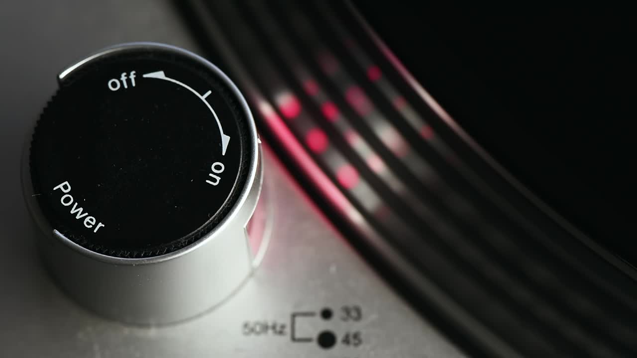 Turning on vinyl player with turntable starting spinning