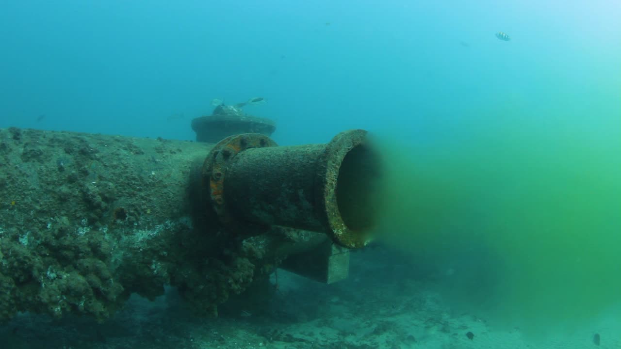 alcantarillado tratado que se libera en el océano como agua reciclada