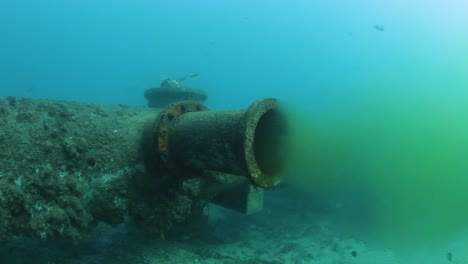 Alcantarillado-Tratado-Que-Se-Libera-En-El-Océano-Como-Agua-Reciclada