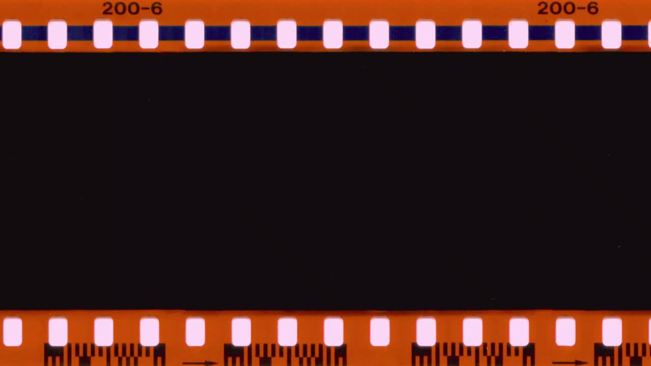 Marco de tira de película vintage de 35mm con fondo negro