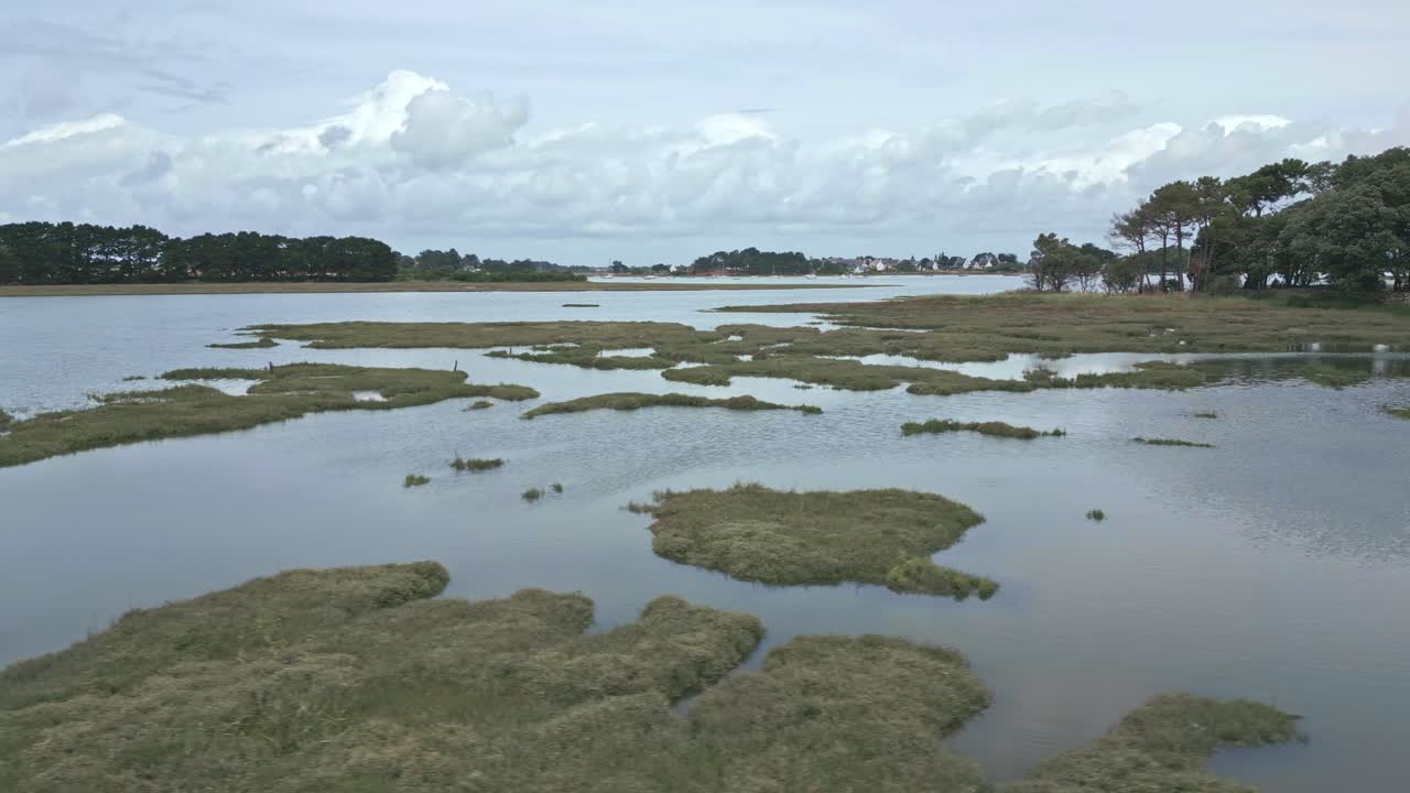 área de las marismas de morbihan saint colombier en bretaña, francia