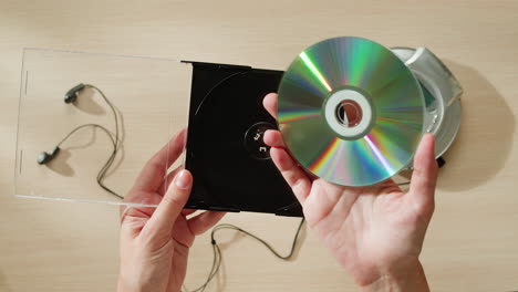 inserción y extracción de un cd de un reproductor de cd