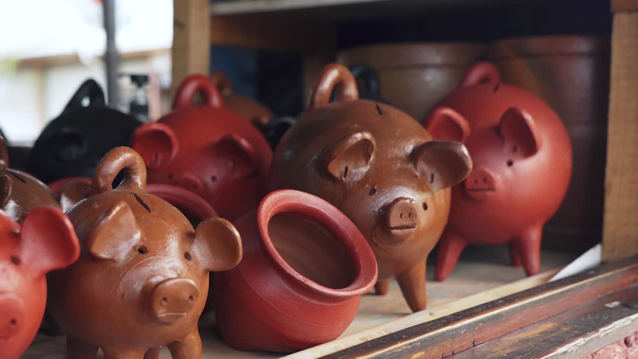 칠레 산티아고 인근 폼에르 마을의 시장에 점토로 만든 현지 도자기