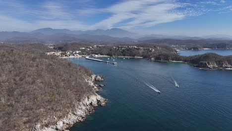 Las-Bahías-De-Huatulco,-Ubicadas-En-La-Costa-Del-Pacífico-De-México-En-Oaxaca,-Ofrecen-Un-Destino-Pintoresco.