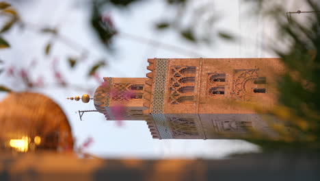 Cinematic-vertical-shot-of-the-Koutoubia-Mosque-in-Marrakesh