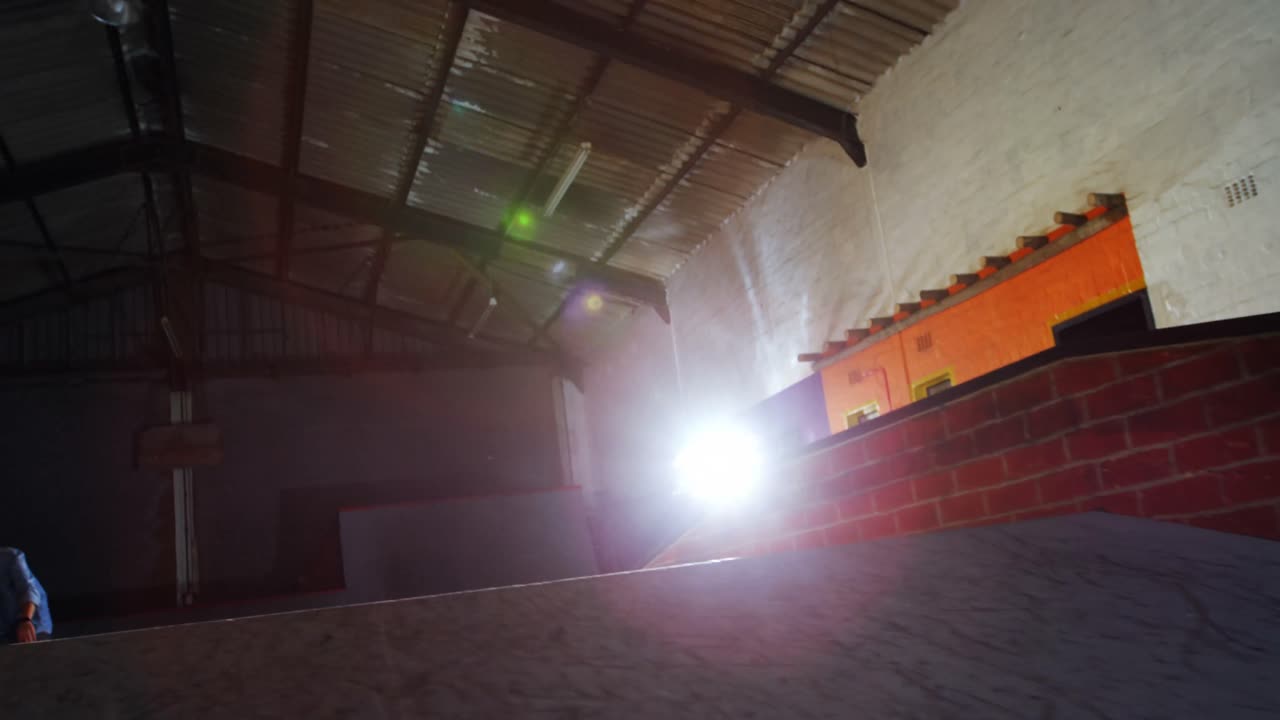 hombre practicando patinaje 4k