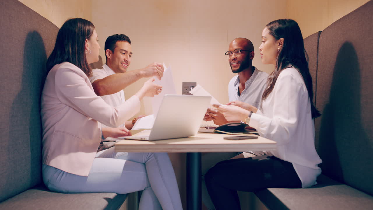 협력적인 팀이 꿈을 이 ⁇ 니다.