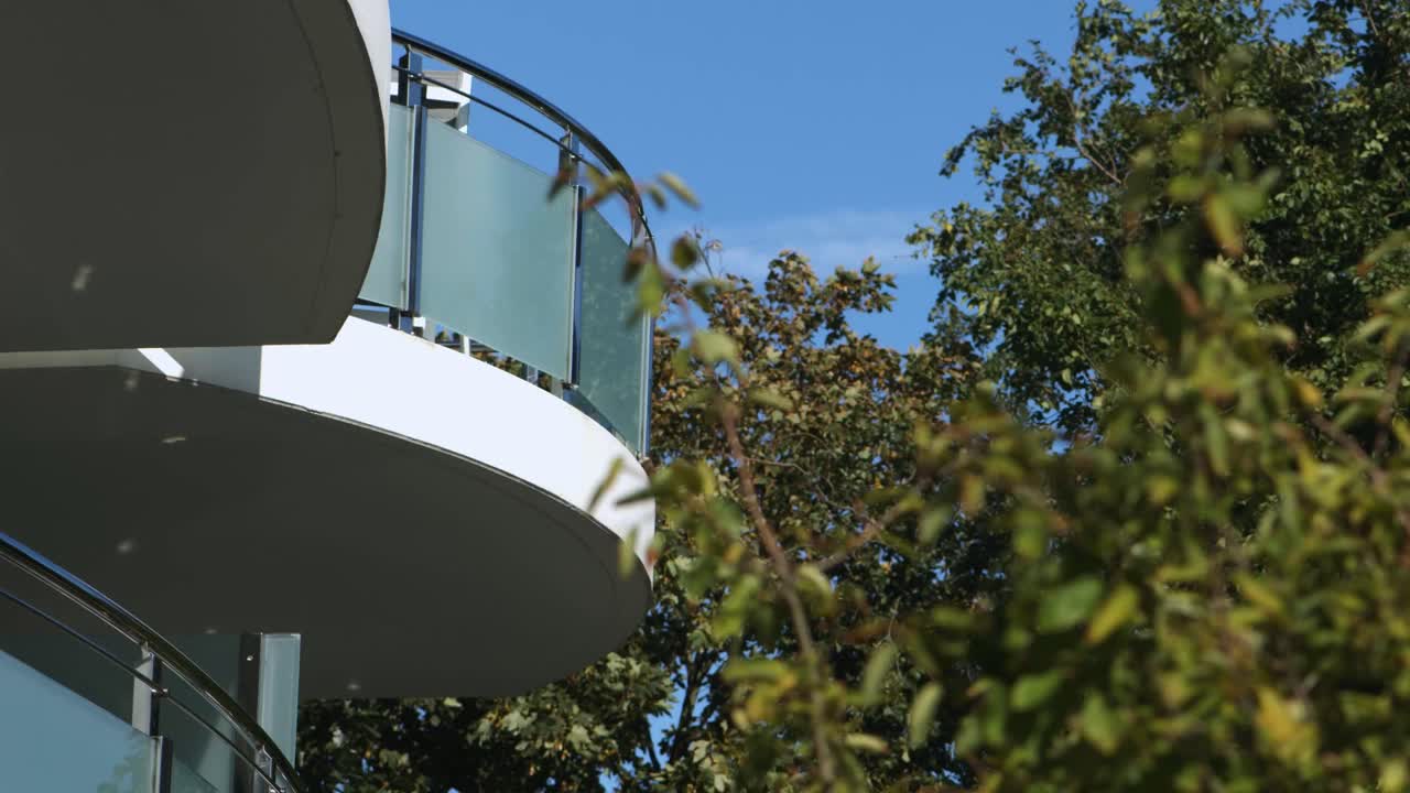camera tilt over plants and glass balconies