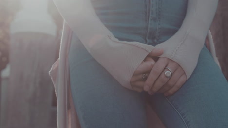 Woman-hands,-woman-waiting-on-sunny-morning