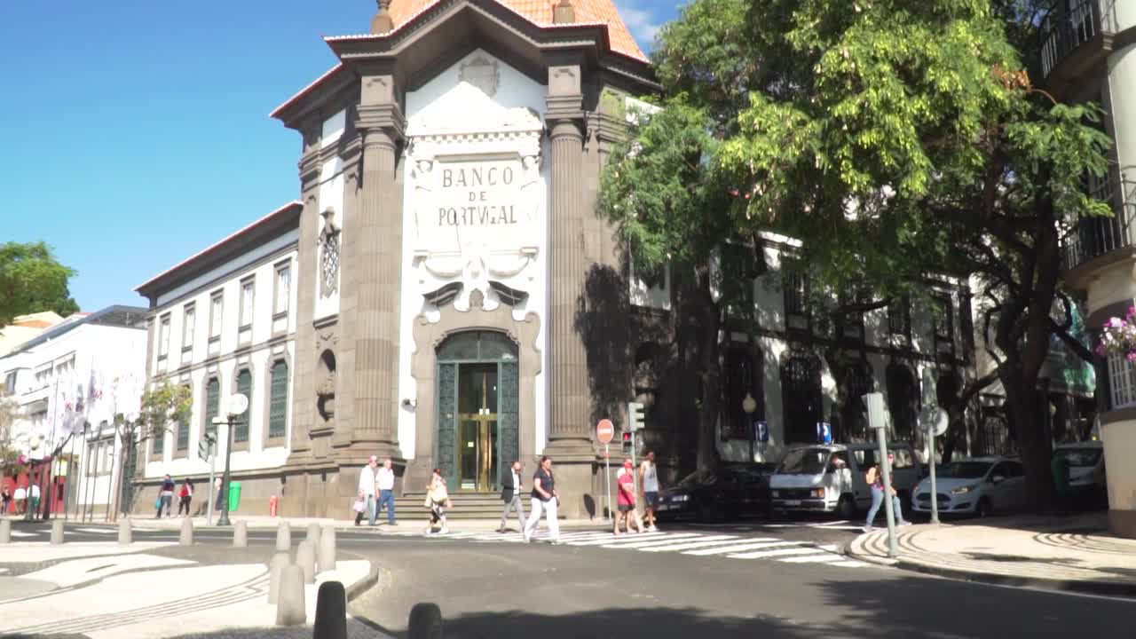 포르투갈 마데라에 있는 banco de portugal 건물