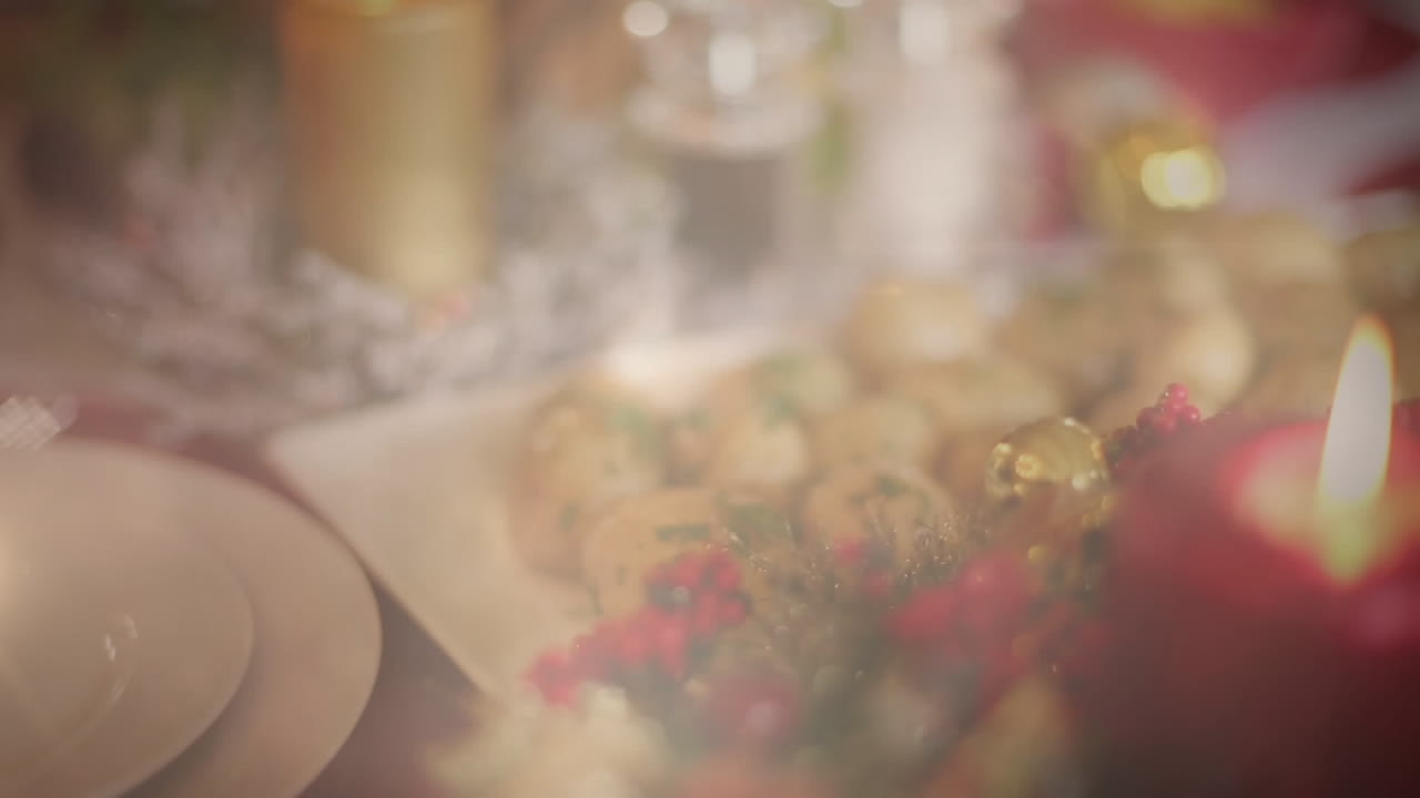 animación de vela encendida y mesa con decoraciones navideñas