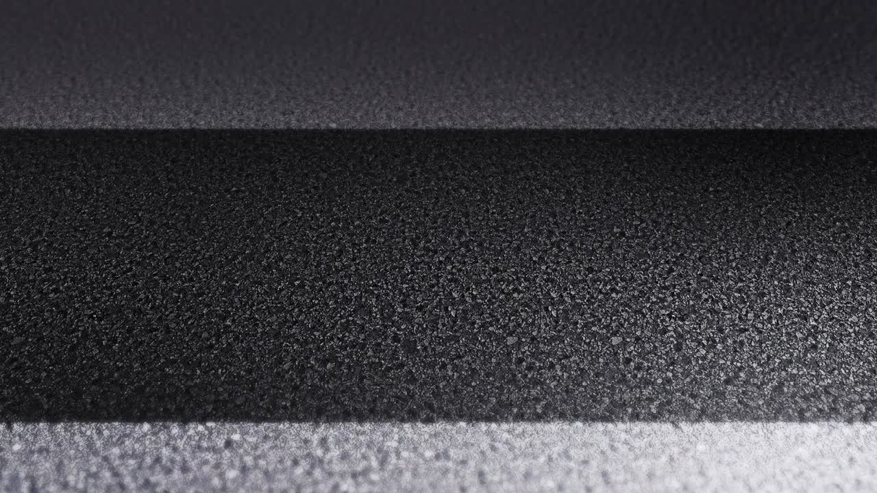 caminar por un camino de hormigón con espacio de copia. correr y caminar dar pasos. cerrar el pie del corredor. concepto de desafío de negocio. animación de bucle.