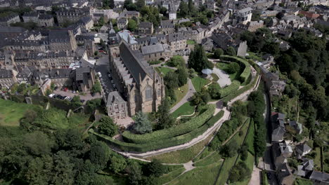 Iglesia-De-Saint-leonard-De-Fougères,-Bretaña-En-Francia-1