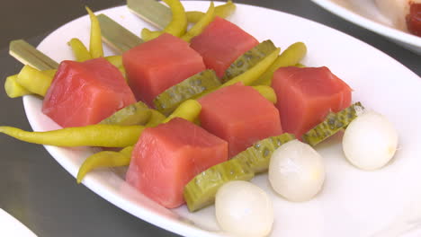 tuna skewers with vegetables