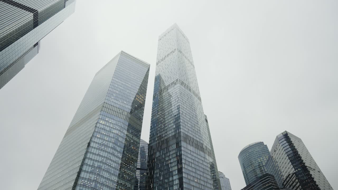 rascacielos modernos en una ciudad