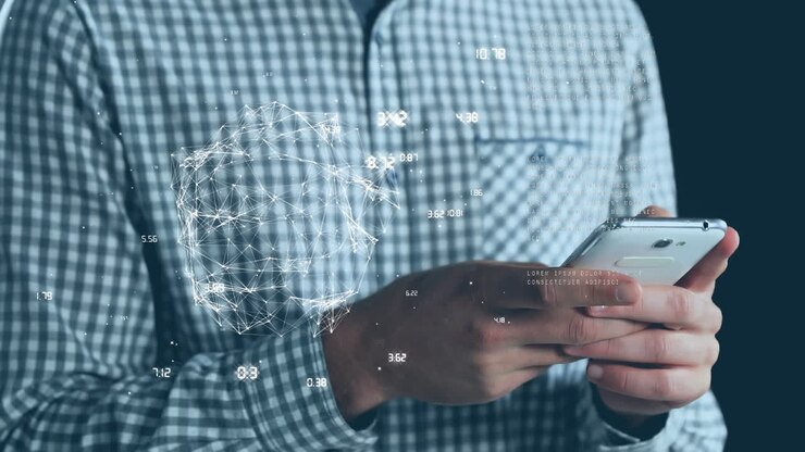 Animazione di elaborazione dati e globo su uomo di etnia mista che usa lo smartphone