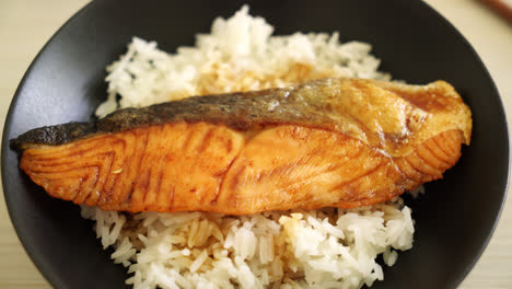 grilled salmon with soy sauce rice bowl - japanese food style