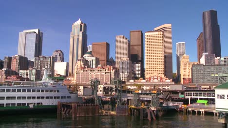 La-Ciudad-De-Seattle-Vista-Desde-El-Ferry-Acercándose-A-4