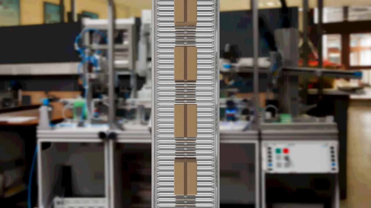 창고에서 컨베이어 벨트에 움직이는 카드보드 상자의 애니메이션