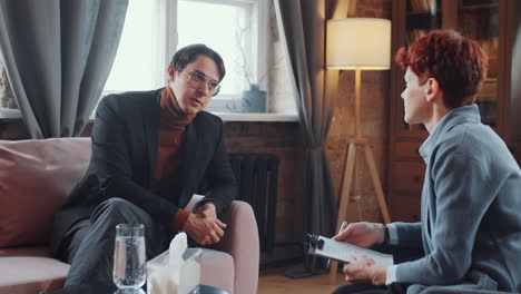 man talking with counseling psychologist