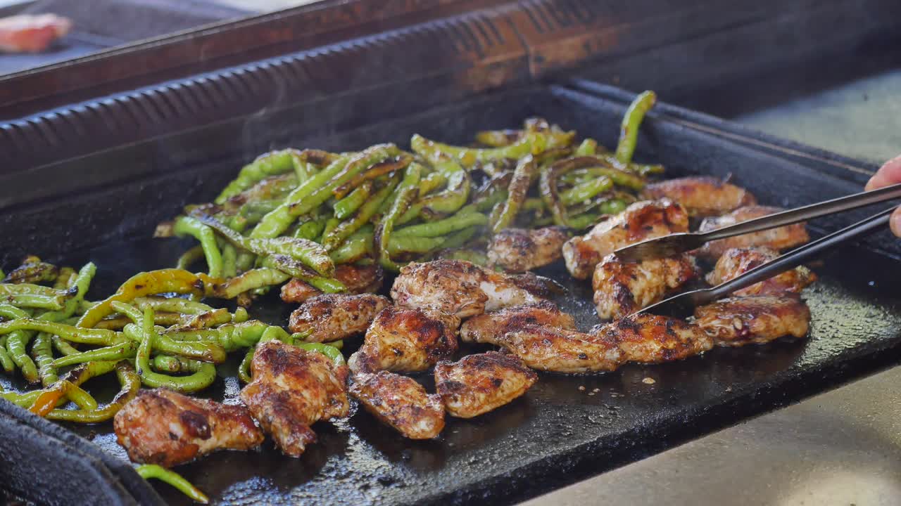 Grilled chicken wings and peppers