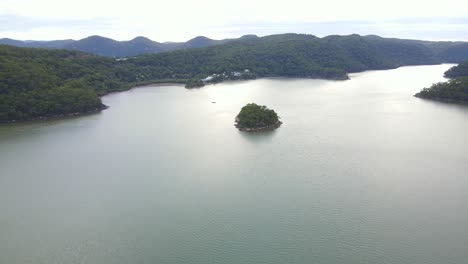 Islet-In-Middle-Of-Mooney-Mooney-Creek-With-Calm-Water---Mooney-Mooney-Suburb-In-Central-Coast,-NSW,-Australia