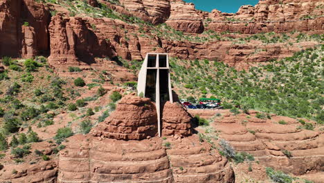 Chapel-of-the-Holy-Cross-in-scenic-location-of-red-rocks-Sedona,-Arizona