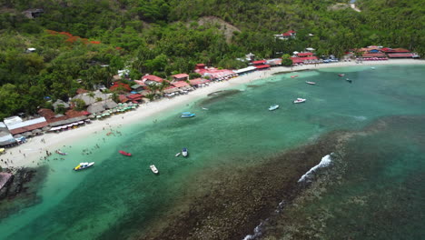 día de playa zihuatanejo increíble agua y montañas