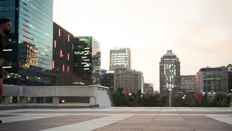 correr, la ciudad y la gente para el fitness matutino