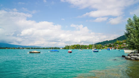 Timelapse-Del-Lago-Thun-Con-Nublado-En-Suiza