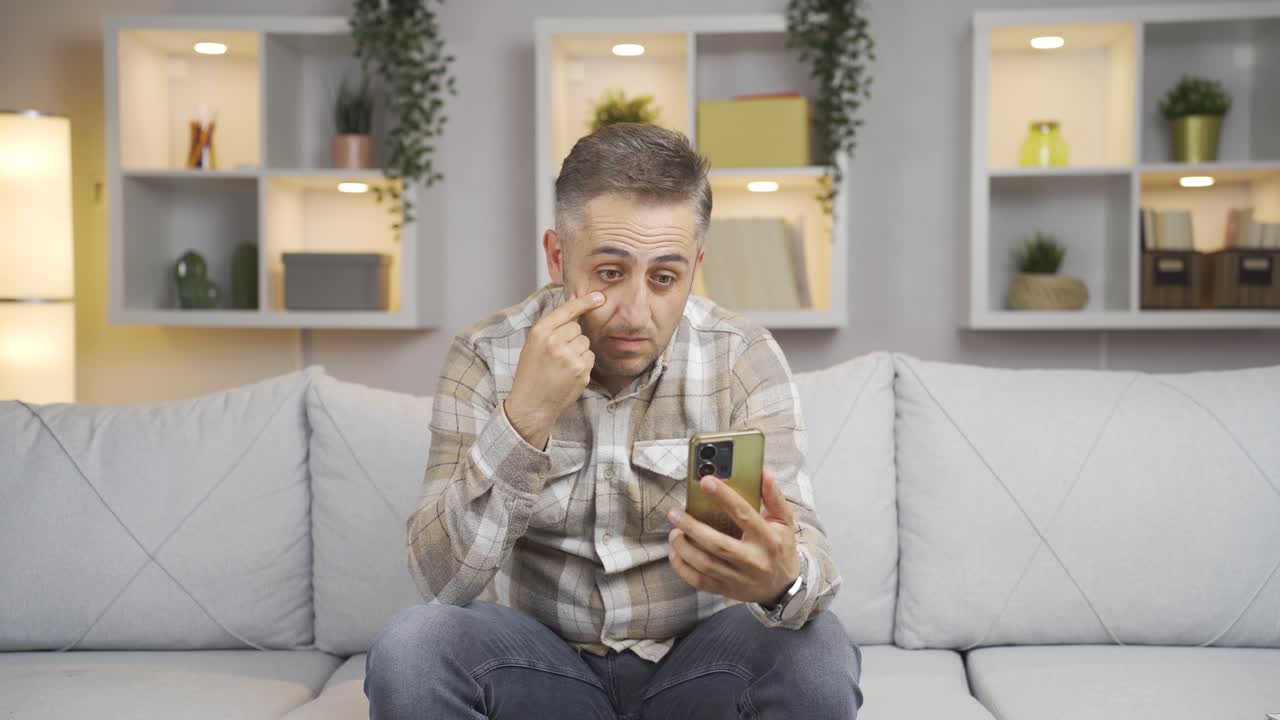 L'uomo che si crede brutto